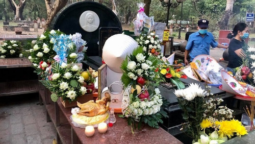 Viếng Mộ Cô Sáu: Những Điều Cần Tránh Để Giữ Sự Tôn Nghiêm