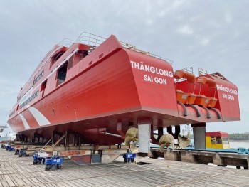TÀU THĂNG LONG SÀI GÒN CÔN ĐẢO SỨC CHỨA TỚI 1017 KHÁCH